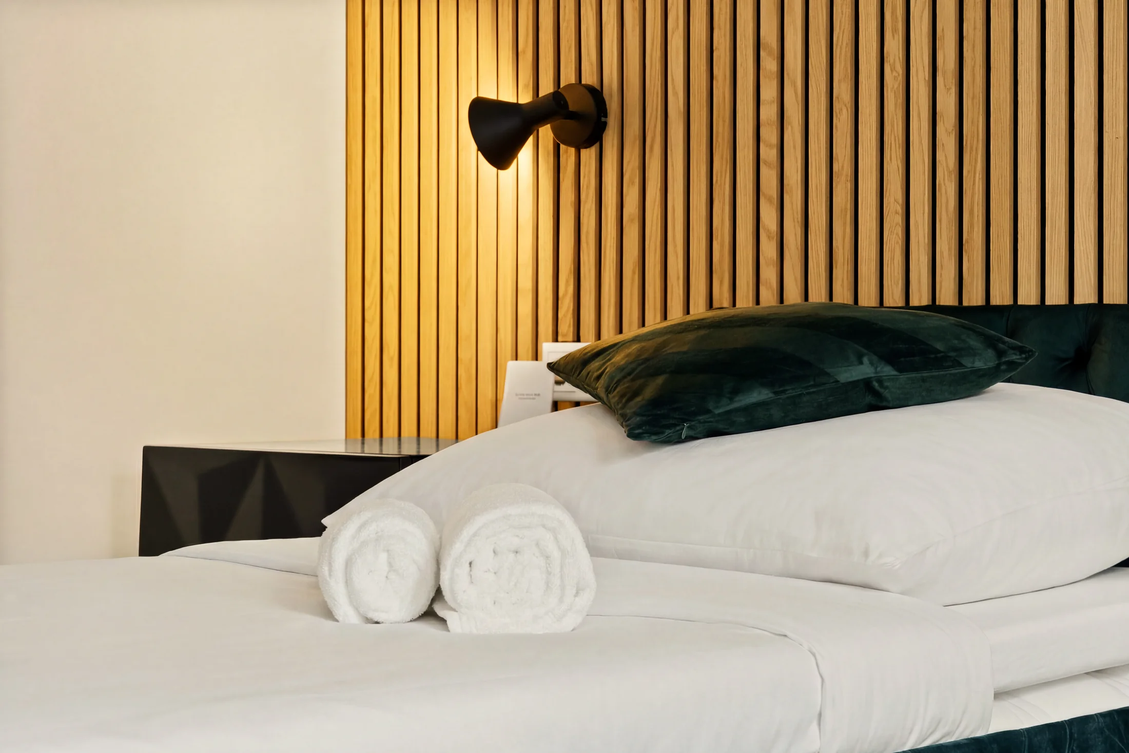 Heller Schlafbereich der Ferienwohnung